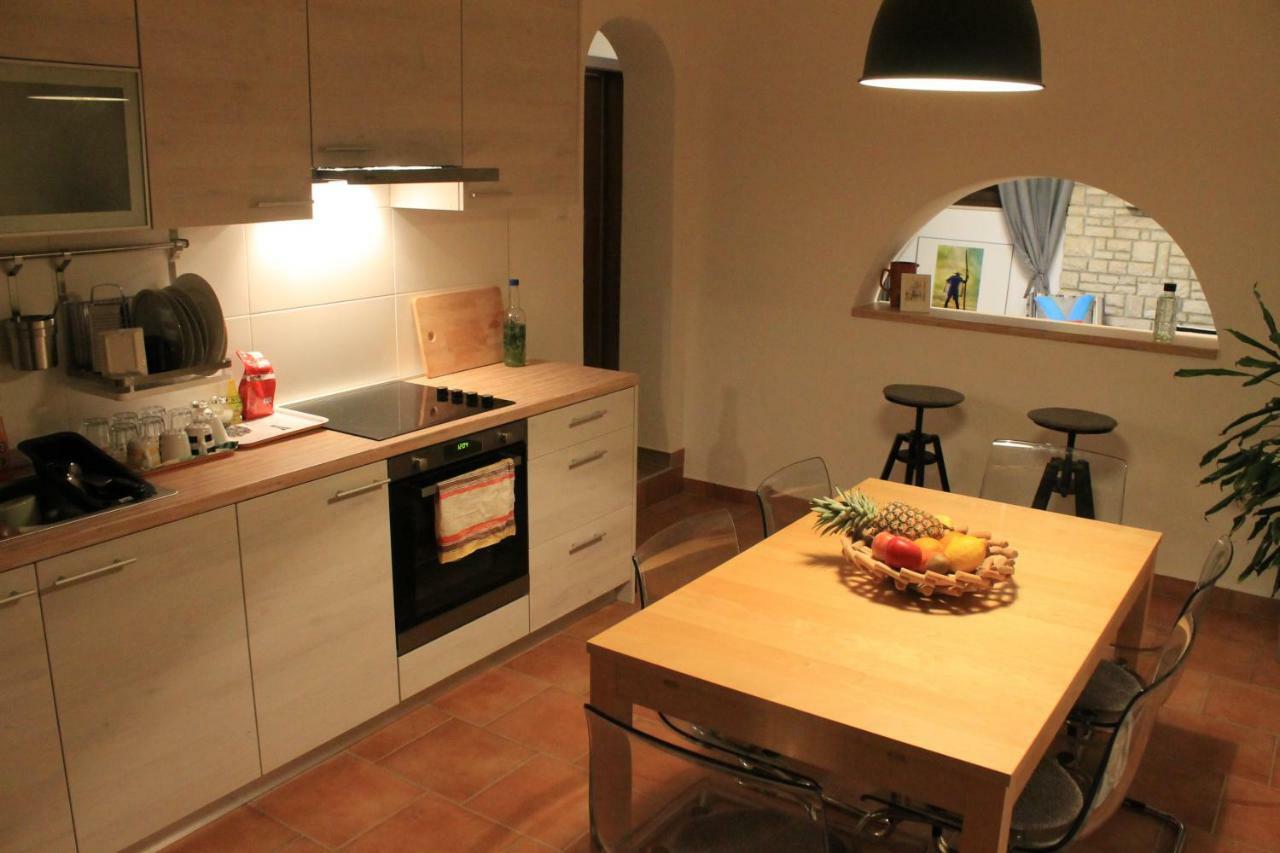 Apartments Dina Pula Zewnętrze zdjęcie