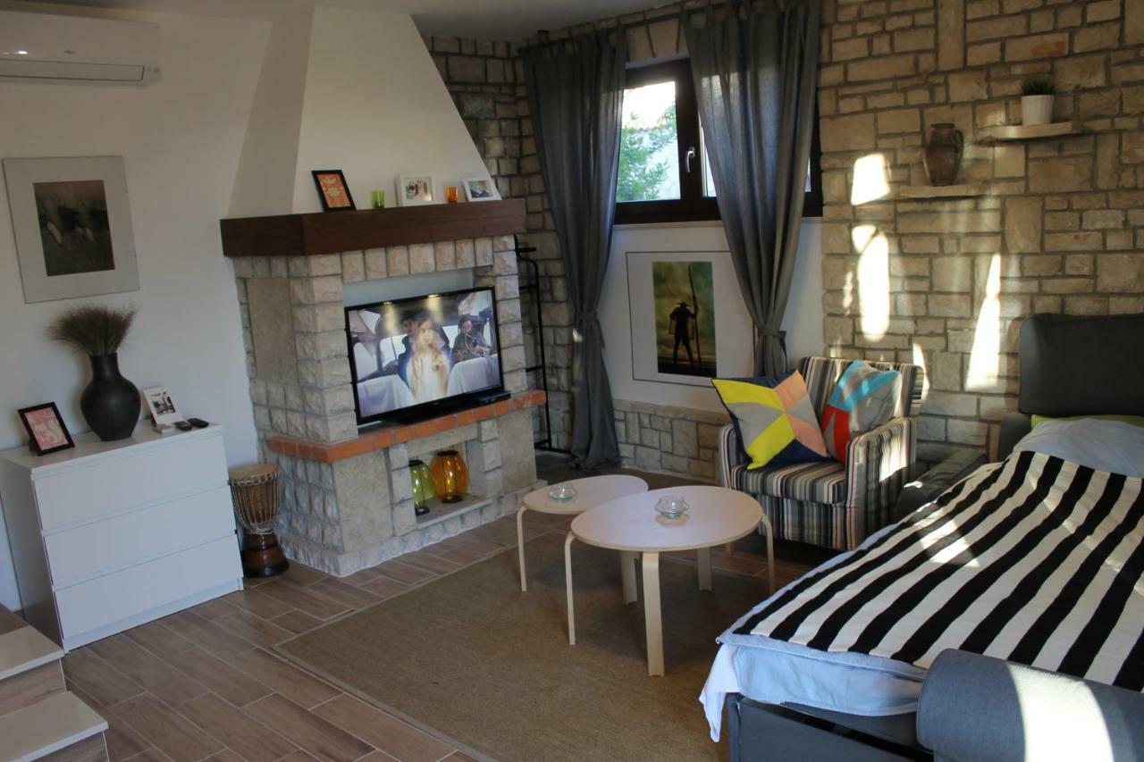 Apartments Dina Pula Zewnętrze zdjęcie